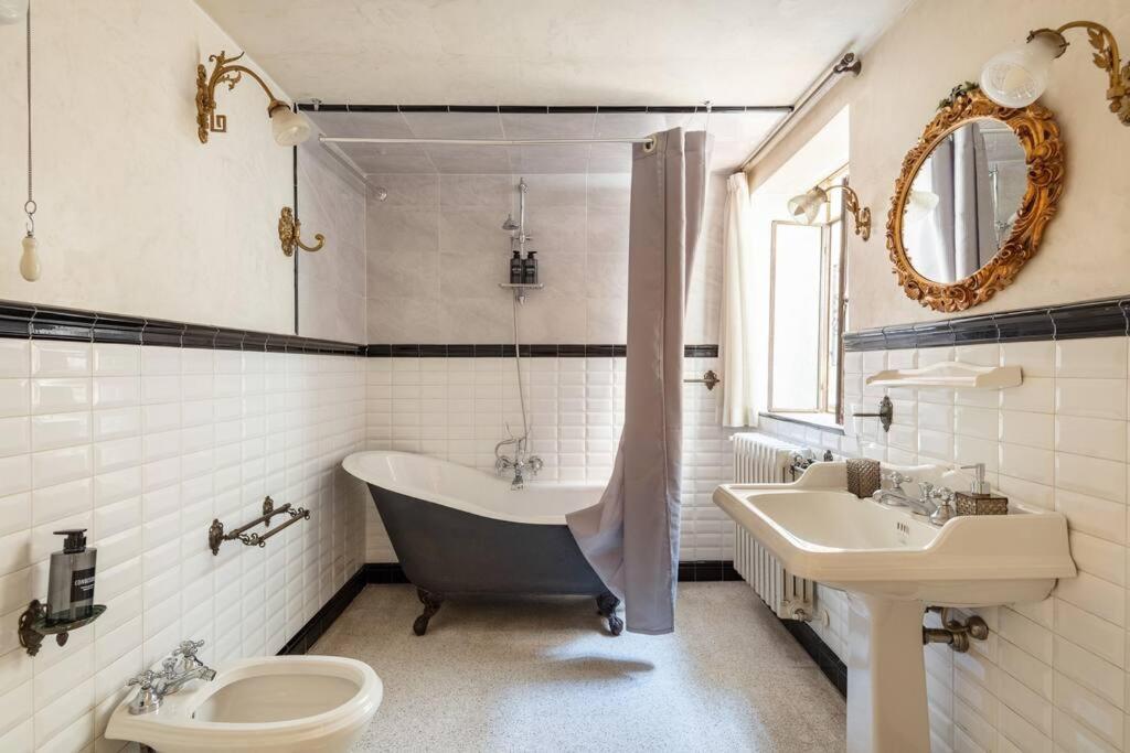 Central Elegant Apartment - Liberty House ボローニャ エクステリア 写真
