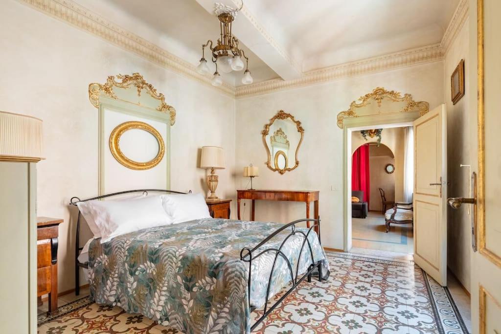 Central Elegant Apartment - Liberty House ボローニャ エクステリア 写真