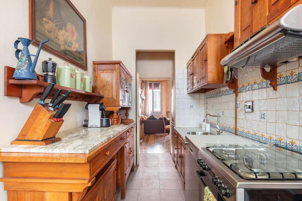 Central Elegant Apartment - Liberty House ボローニャ エクステリア 写真
