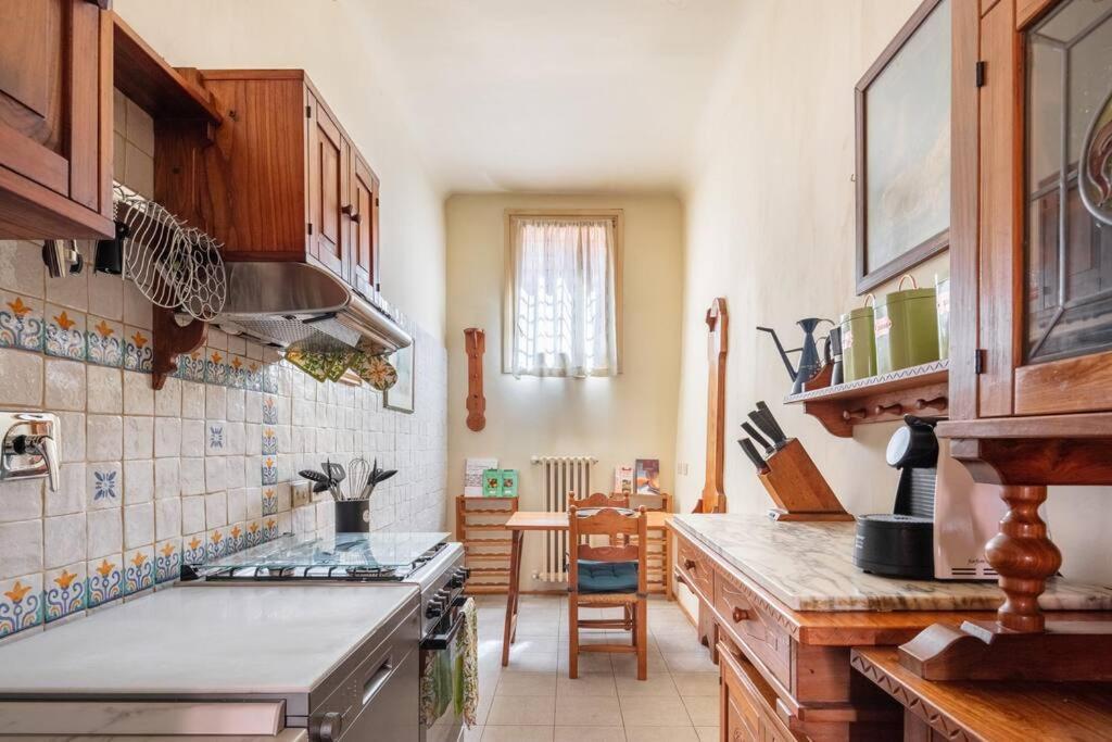 Central Elegant Apartment - Liberty House ボローニャ エクステリア 写真