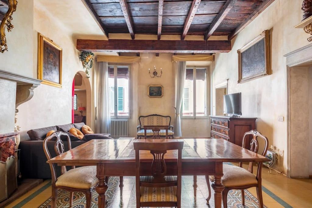 Central Elegant Apartment - Liberty House ボローニャ エクステリア 写真