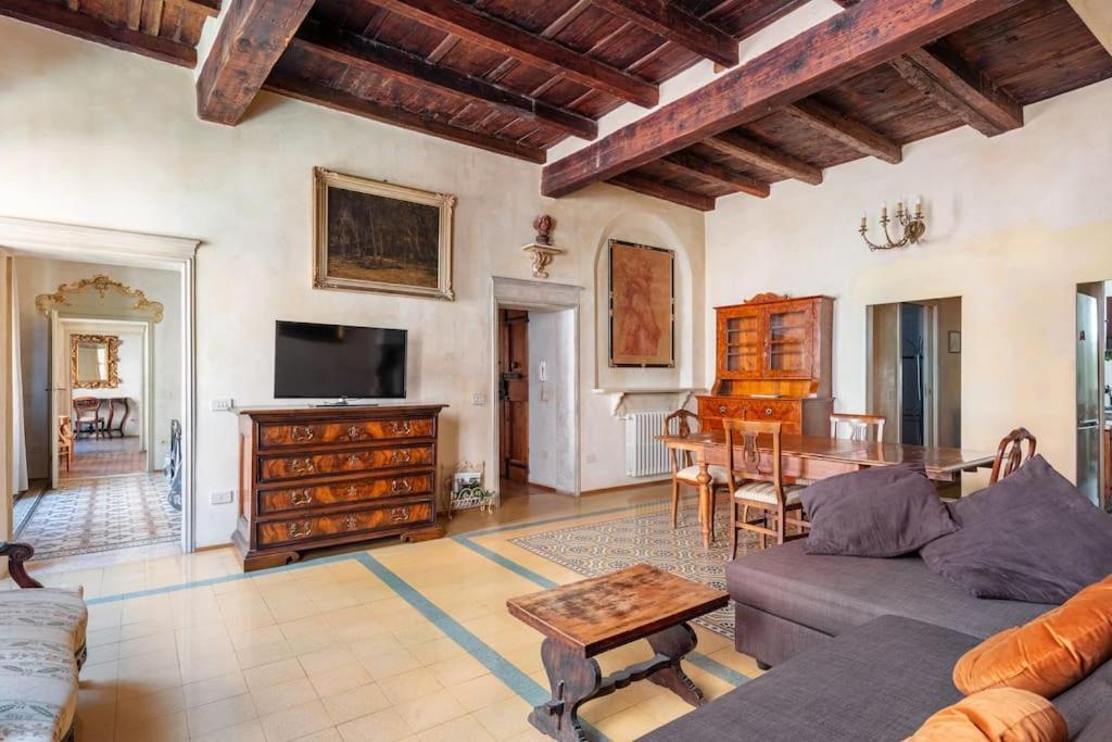 Central Elegant Apartment - Liberty House ボローニャ エクステリア 写真